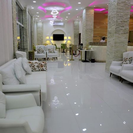Al Deafah Hotel Apartment الضيافة للشقق الفندقية Buraimi Kültér fotó